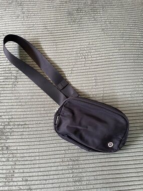 lululemon athletica Black Compact Sling Belt Bag